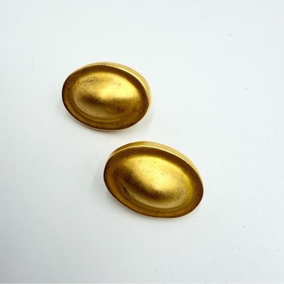 Vintage Matte Gold Tone Oval Clip-On Earrings - Picture 7 of 7